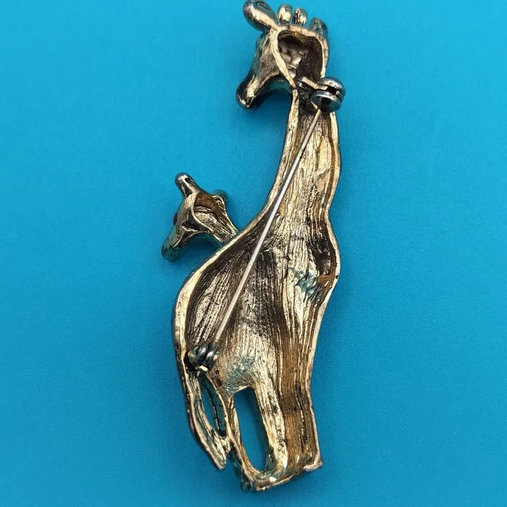 Giraffe Mom & Baby Brooch Pin Enamel Red Eye Gold Tone approx 2.25